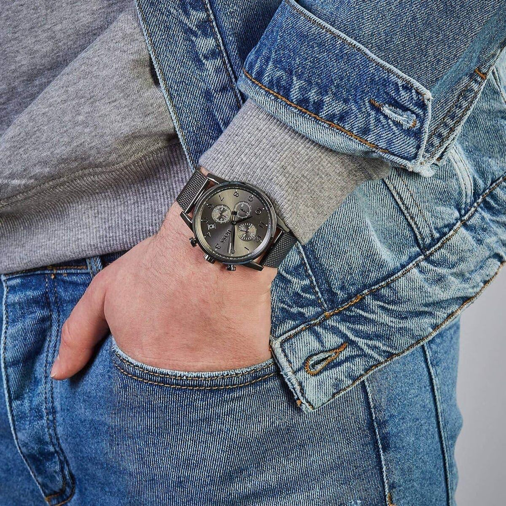 Hugo Boss Navigator Grey Dial Grey Mesh Bracelet Watch for Men - 1513674