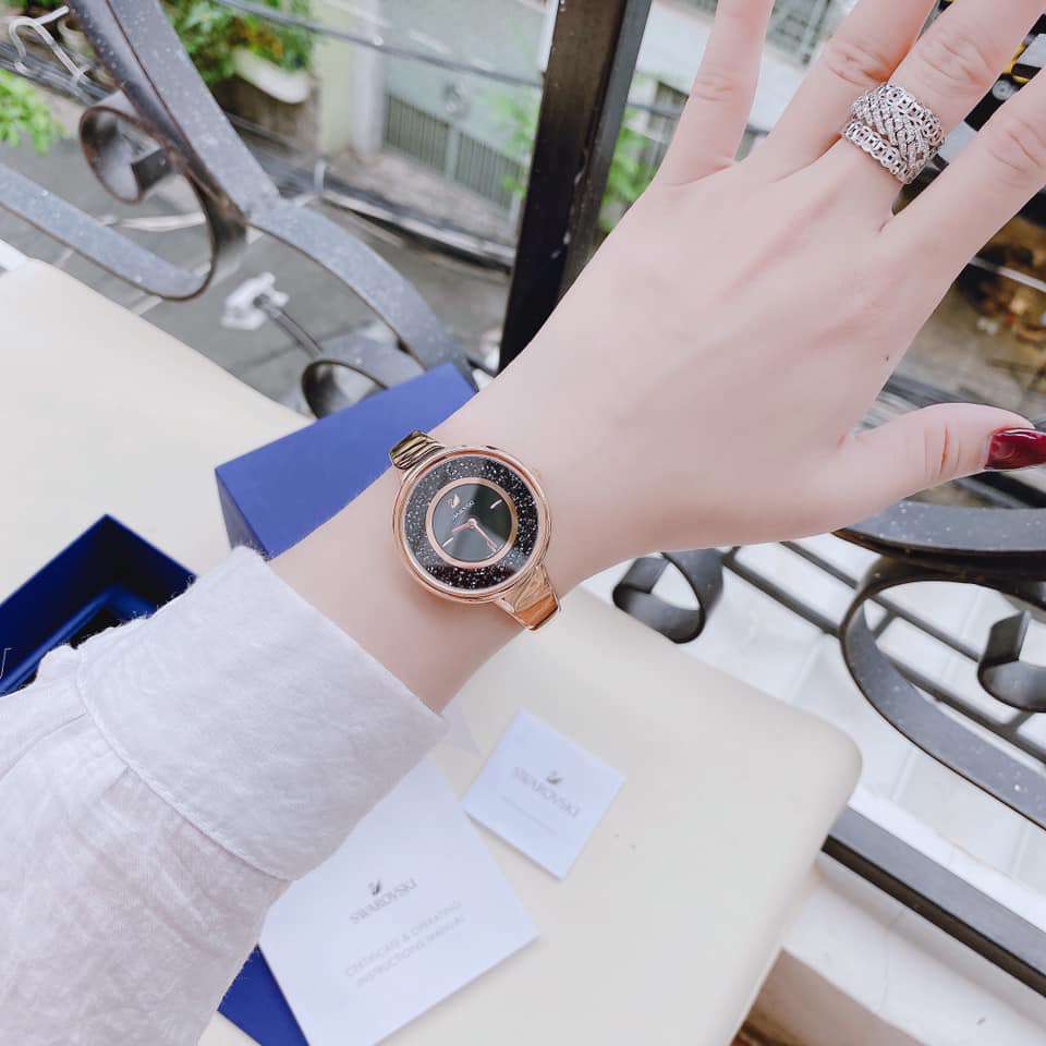 Swarovski Crystalline Pure Black Dial Roségold-Stahlarmbanduhr für