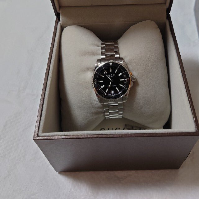 グッチ]GUCCI YA136403 ダイブ コレクション クォーツ スモール Gucci Dive Black Dial Silver Steel Strap Watch For Women