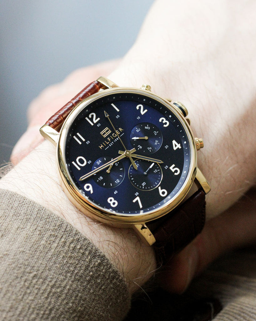 Orologio da uomo con cinturino in pelle di coccodrillo marrone - Tomm Orologio da uomo con cinturino in pelle di coccodrillo marrone - Tomm