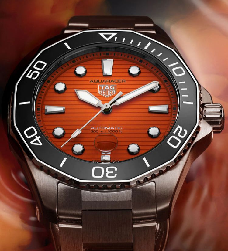 Tag Heuer Aquaracer Professional 300 Orange Diver Automatikuhr mit orangefarbenem Zifferblatt und silbernem Stahlarmband fur Herren. Armbanduhr fur Herren