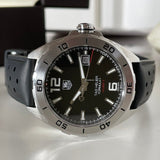 Jam Tangan Tag Heuer Formula 1 Automatic Black Dial Black Rubber Strap untuk Pria - WAZ2113.FT8023