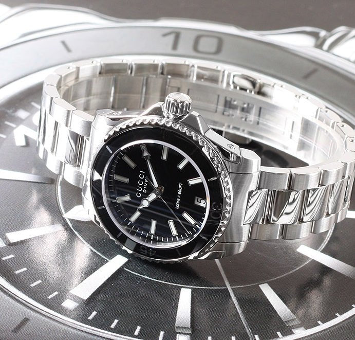 グッチ]GUCCI YA136403 ダイブ コレクション クォーツ スモール Gucci Dive Black Dial Silver Steel Strap Watch For Women