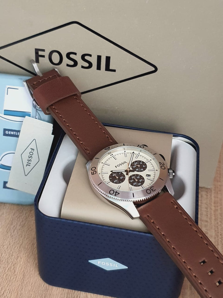 Fossil Retro Traveler Chronograph White Dial Brown Leather Strap 