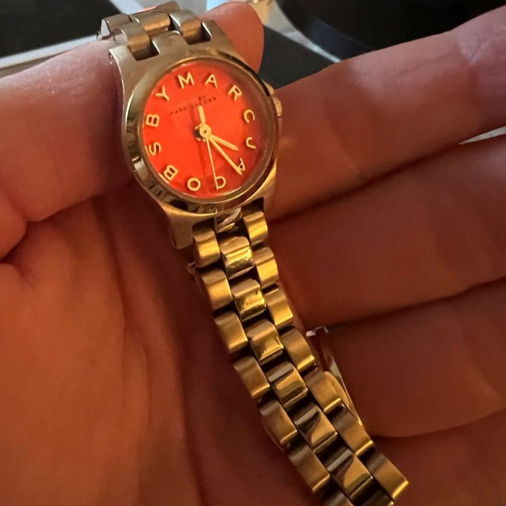 Marc Jacobs Henry Dinky Red Dial Gold Steel Strap Watch for Women