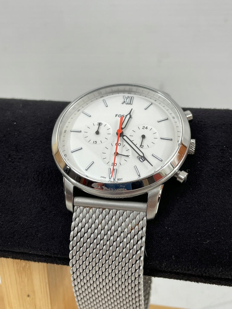 Neutra Silver Watch Fossil Mesh Dial White for Bracelet Chronograph Men