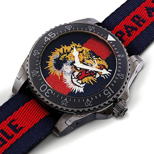 グッチ GUCCI 腕時計 メンズ YA136215 クォーツ ネイビー レッド YA136215 グッチ Dive