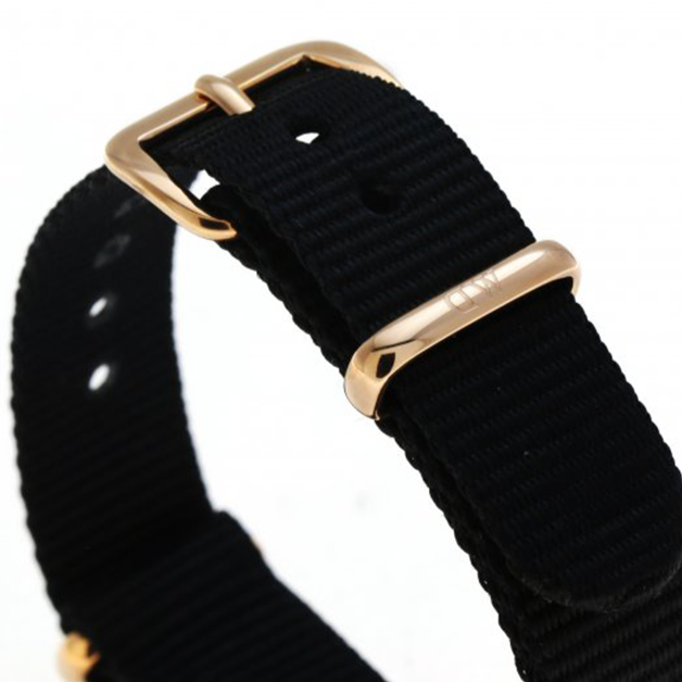 Orologio da donna Daniel Wellington Classic Petite Cornwall quadrante nero con cinturino NATO nero