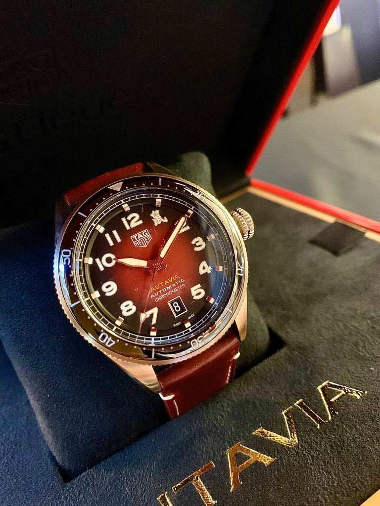 Tag Heuer Autavia Calibre 5 Chinese New Year Maroon panggil Maroon Leather Strap Watch untuk Pria - WBE5193.FC8300