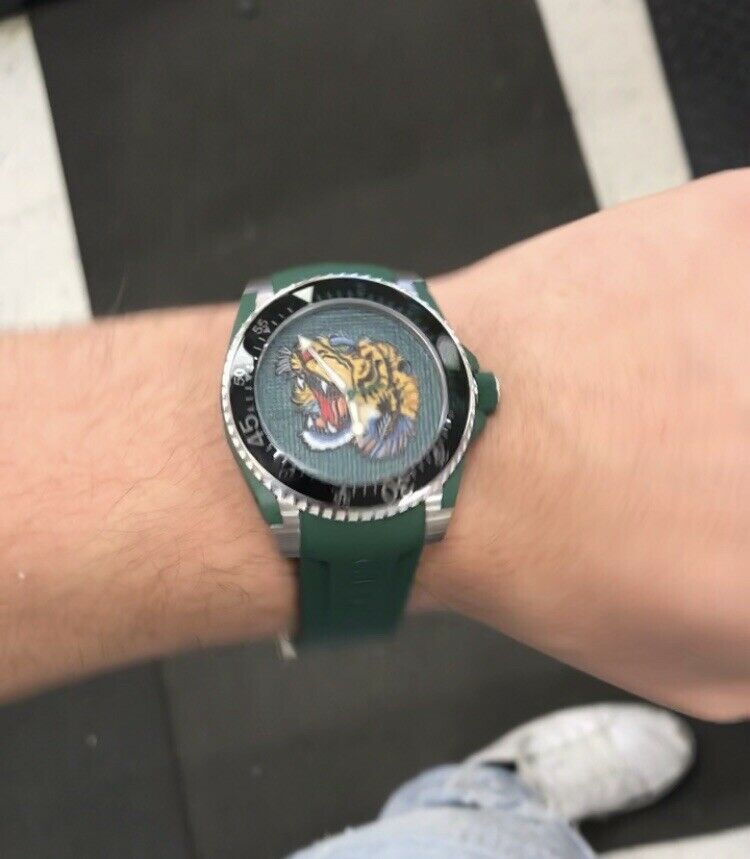 GUCCI  腕時計 Gucci Dive Tiger Green Dial Green Rubber Strap Watch For Men