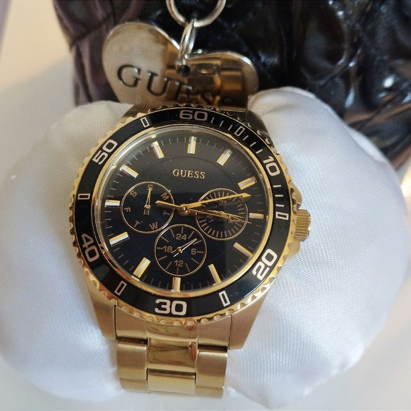 Orologio GUESS Uomo GW0387G3 – Cassa Nera Tonneau, Diamanti, Cinturino In Acciaio