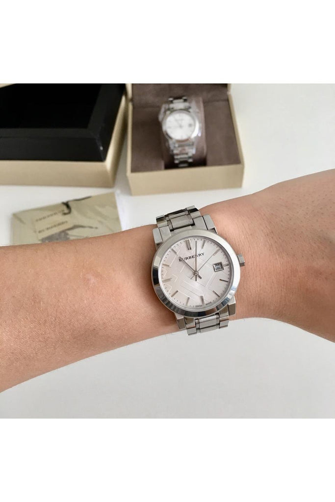 【す 】Burberry 9100L レディース 腕時計 コンビ クォーツ Burberry The City White Dial Silver Steel Strap Watch for Women