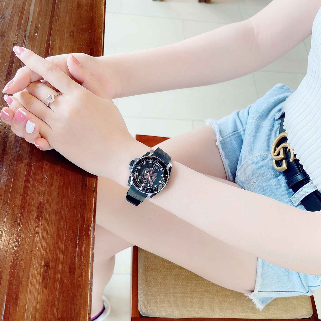 Gucci Dive Feline Black Dial Black Rubber Strap Watch For Men
