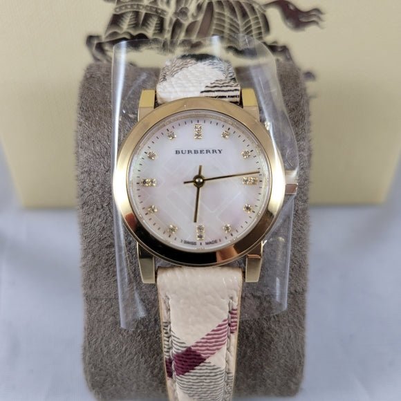 BURBERRY The City BU9226 クォーツ ゴールド 稼動品 Burberry The City Diamonds Mother of Pearl Dial Brown Leather