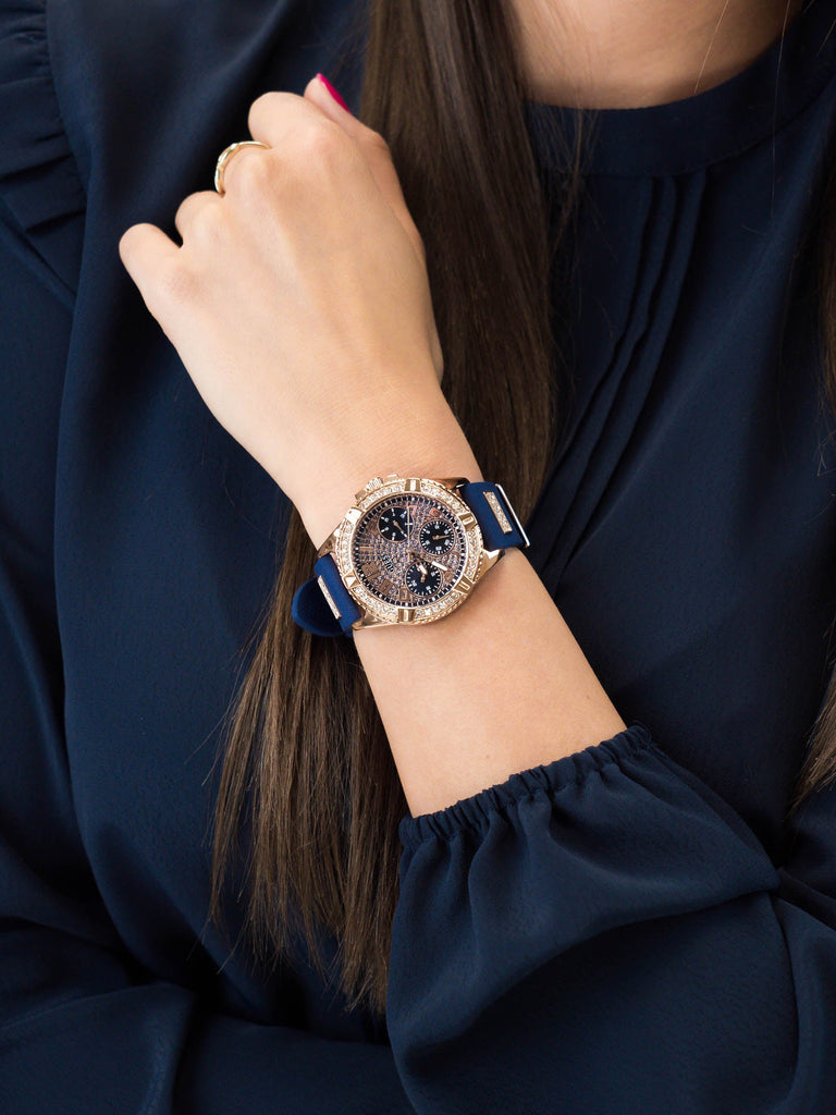 GUESS frontier orologio Donna Analogico Al quarzo con cinturino in Silicone W1160L4 GUESS frontier orologio Donna Analogico Al quarzo con cinturino in Silicone W1160L4