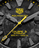 Tag Heuer Aquaracer Calibre 5 Black NATO Strap Carbon Dial Watch untuk Pria - WBD218B.FC6446
