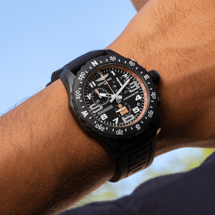 Breitling Endurance Pro Herrenuhr mit schwarzem Zifferblatt und schwarzem Kautschukarmband