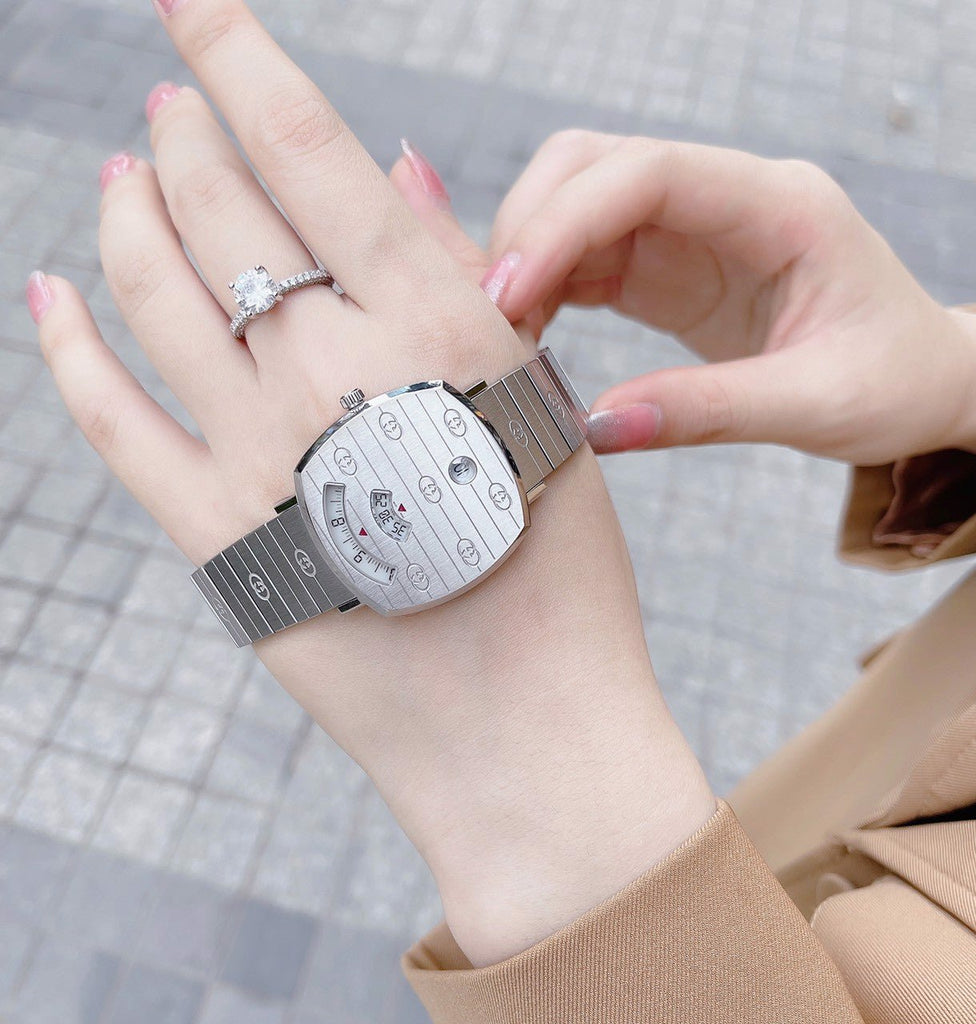 Gucci Grip Quartz Silver Dial Silver Steel Strap Watch For Women display picture 1