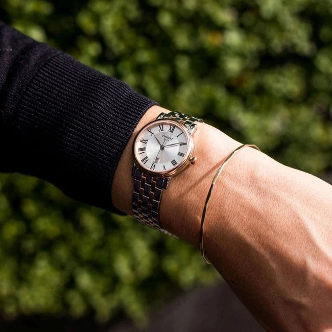 Tissot Carson Premium Lady silbernes Zifferblatt mit zweifarbigem Stahlarmband fur Damen