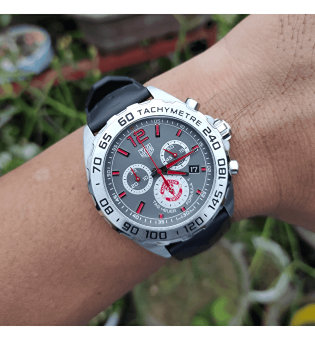 The Watch Guide's review of the TAG Heuer F1 Manchester United watch