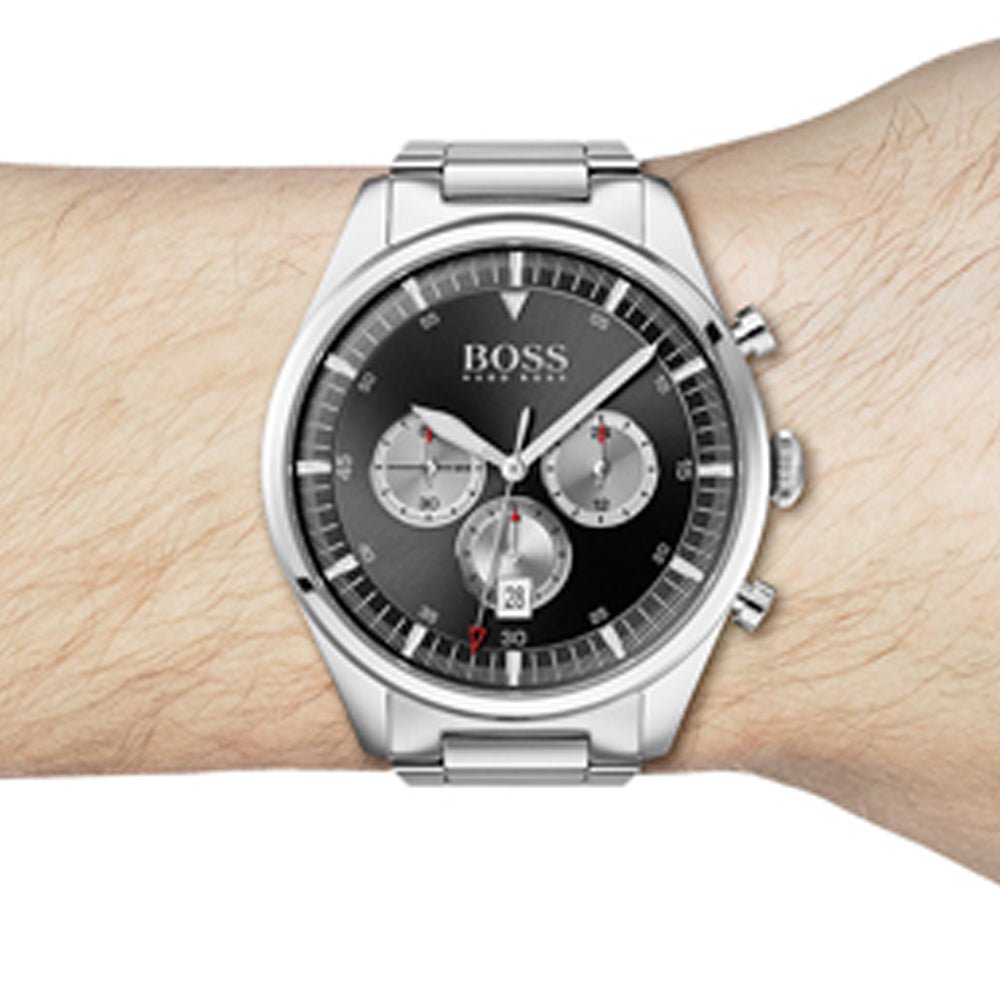 Hugo Boss Pioneer Herrenuhr mit schwarzem Zifferblatt und