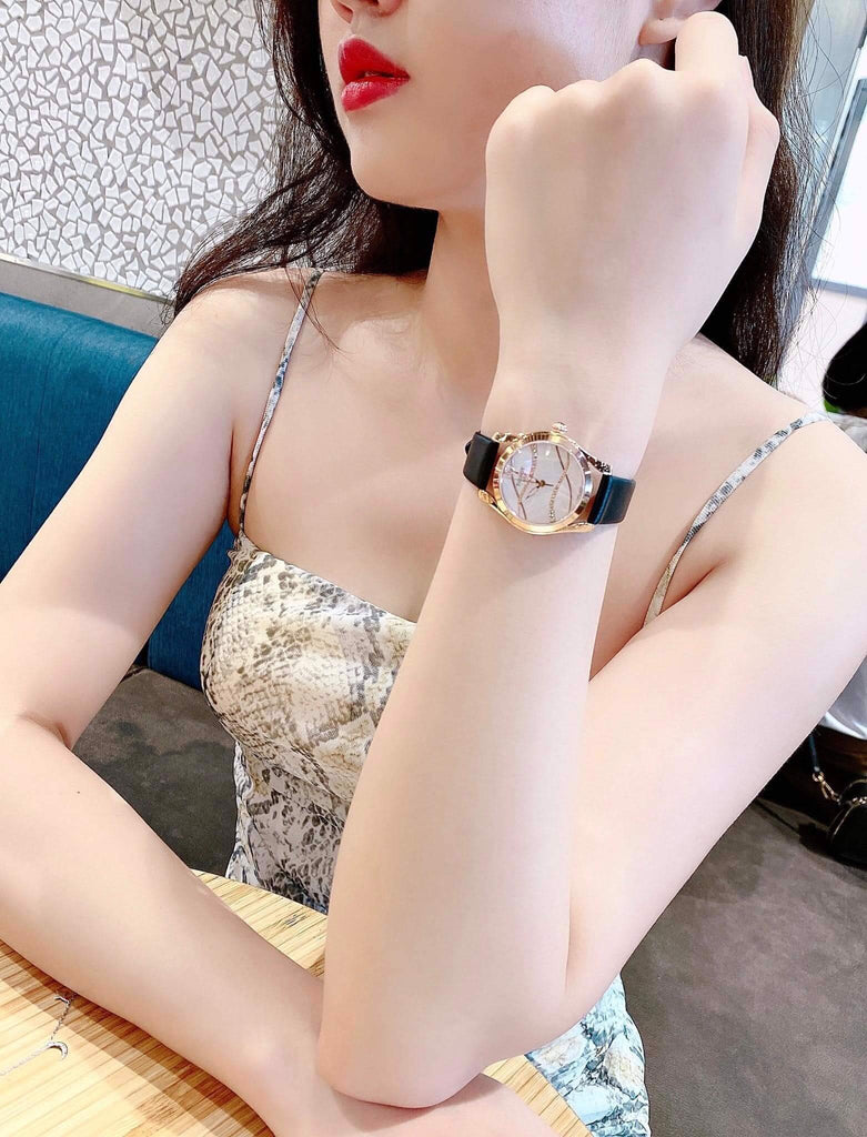 Tissot T Wave Diamant Perlmutt Zifferblatt mit schwarzem Lederarmband fur Damen
